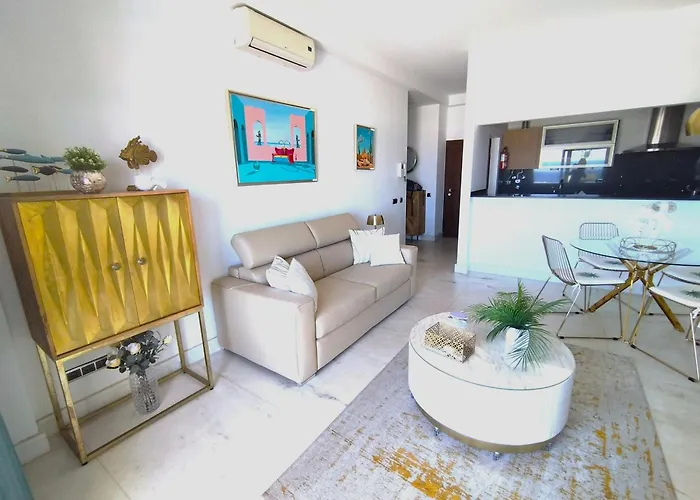 Potato At Front & Sea View 拉哥斯